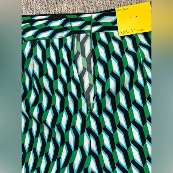 NEW Diane Von Furstenberg for Target side 
Wrap arrow geo green mini skort XXS - Picture 2 of 11